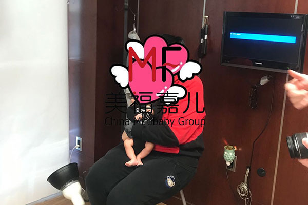 给宝宝拍照.jpg