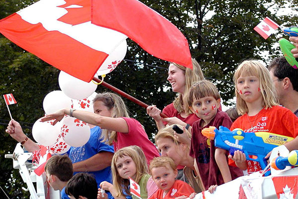 请问去加拿大生孩子福利有哪些？