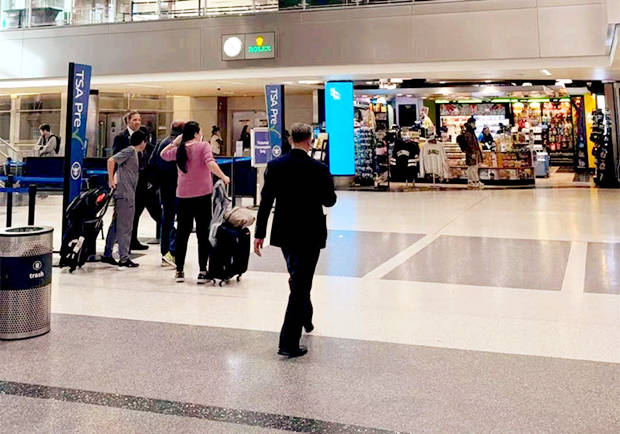 去多伦多生子过海关：这样穿搭助你顺利通关
